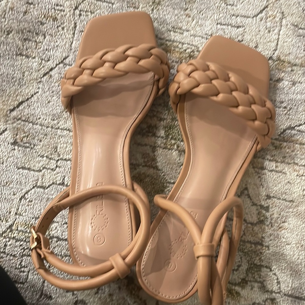 Shoes never been worn brand new size 8